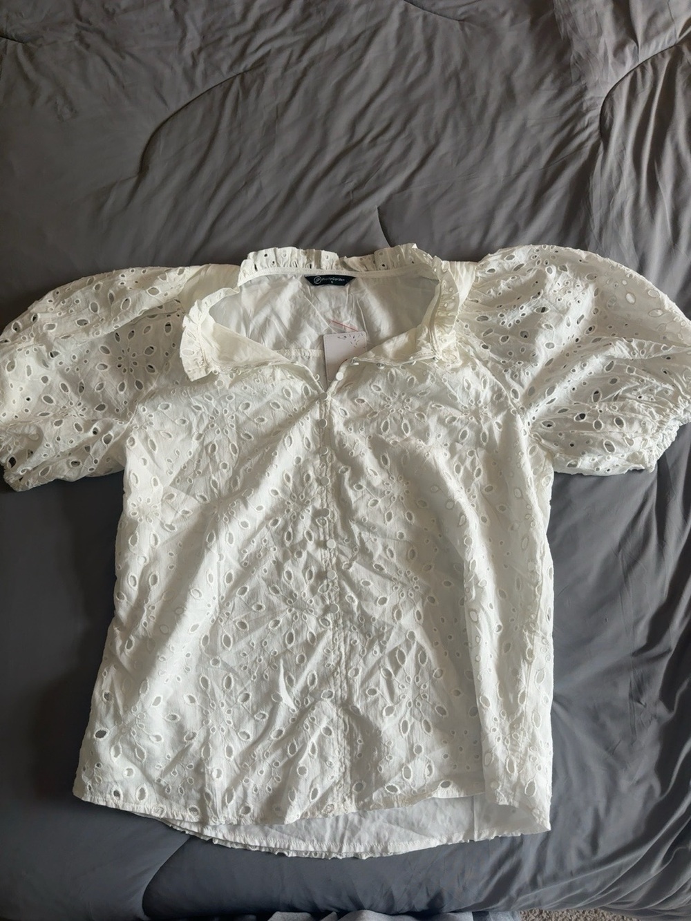 PrettyGarden White Eyelet Puff Sleeve Button Front Blouse Size Small NWT